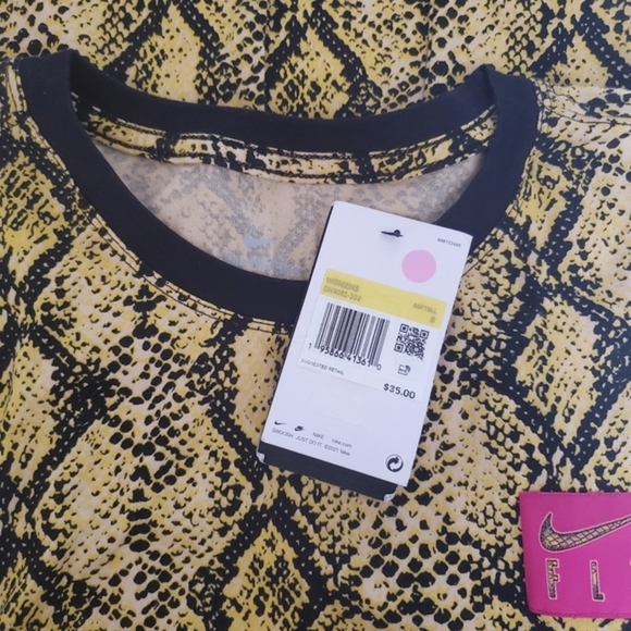 NWT Nike Rebel Fly Printed Loose Fit‎ T Shirt - Picture 6 of 6